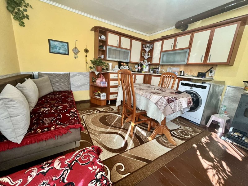 Продава КЪЩА, с. Василево, област Добрич