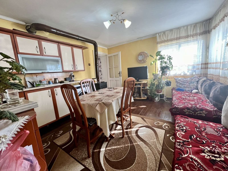 Продава КЪЩА, с. Василево, област Добрич, снимка 2 - Къщи - 52824784