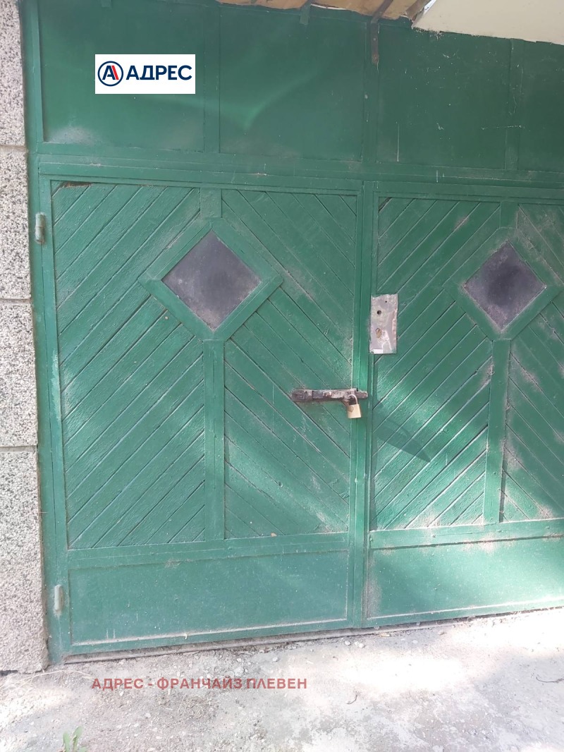 Продава  Гараж град Плевен , 9-ти квартал , 16 кв.м | 80835384