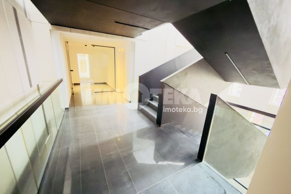 Продава МНОГОСТАЕН, гр. София, Изток, снимка 3 - Апартаменти - 54148605