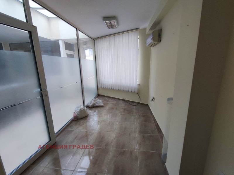 En venta  Oficina Varna , Tsentar , 22 metros cuadrados | 62061043 - imagen [2]