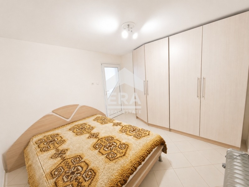 Продава ЕТАЖ ОТ КЪЩА, гр. Варна, Галата, снимка 9 - Етаж от къща - 55746957