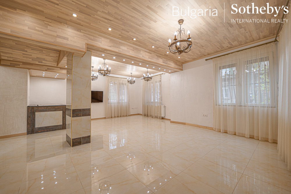 Продава КЪЩА, гр. София, Оборище, снимка 2 - Къщи - 53004884