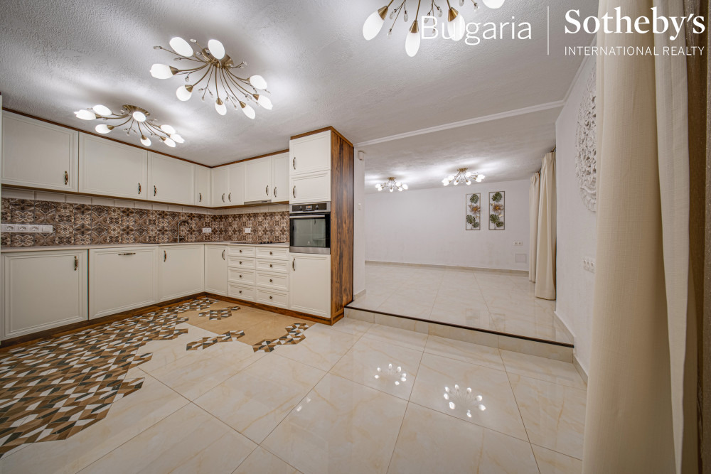 Продава КЪЩА, гр. София, Оборище, снимка 2 - Къщи - 53004884
