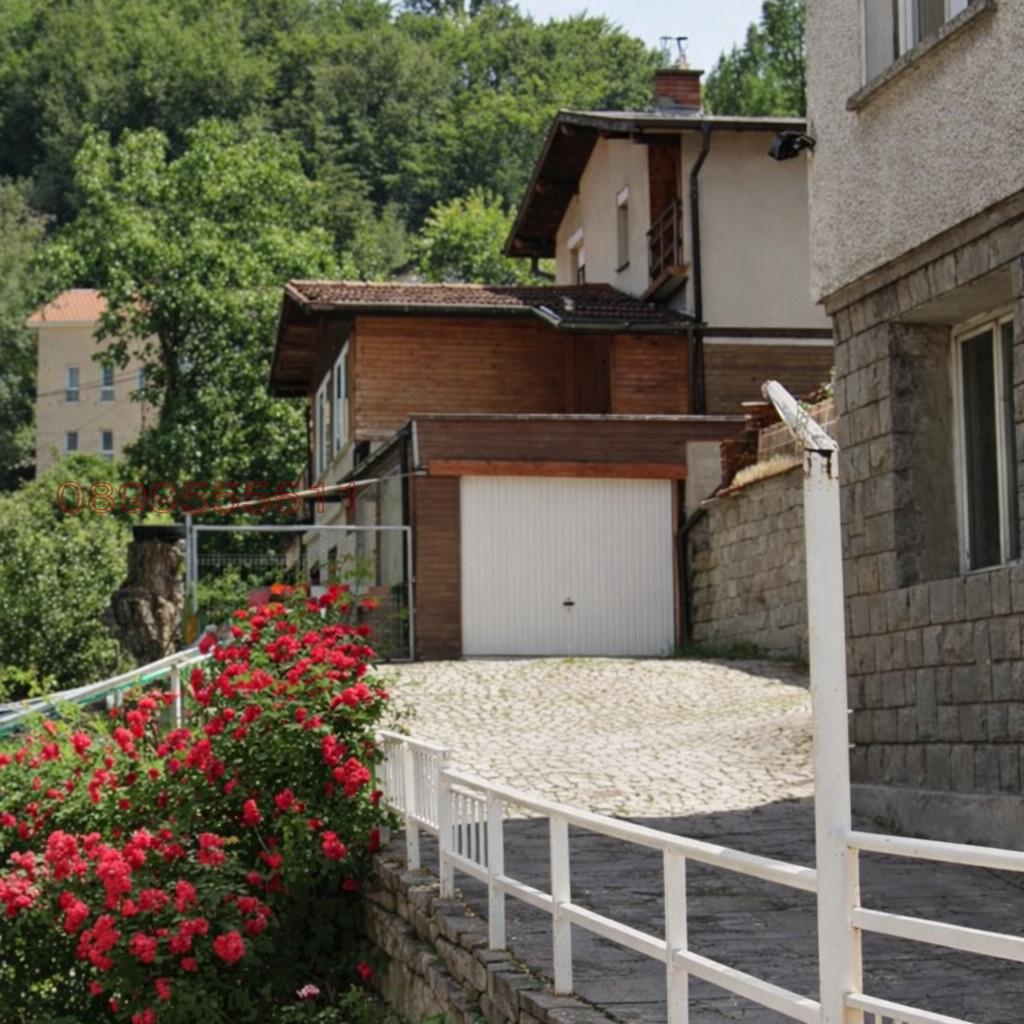 Продава КЪЩА, гр. София, с. Владая