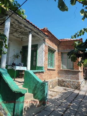 Продажба на имоти в с. Кръстина, област Бургас - изображение 1 