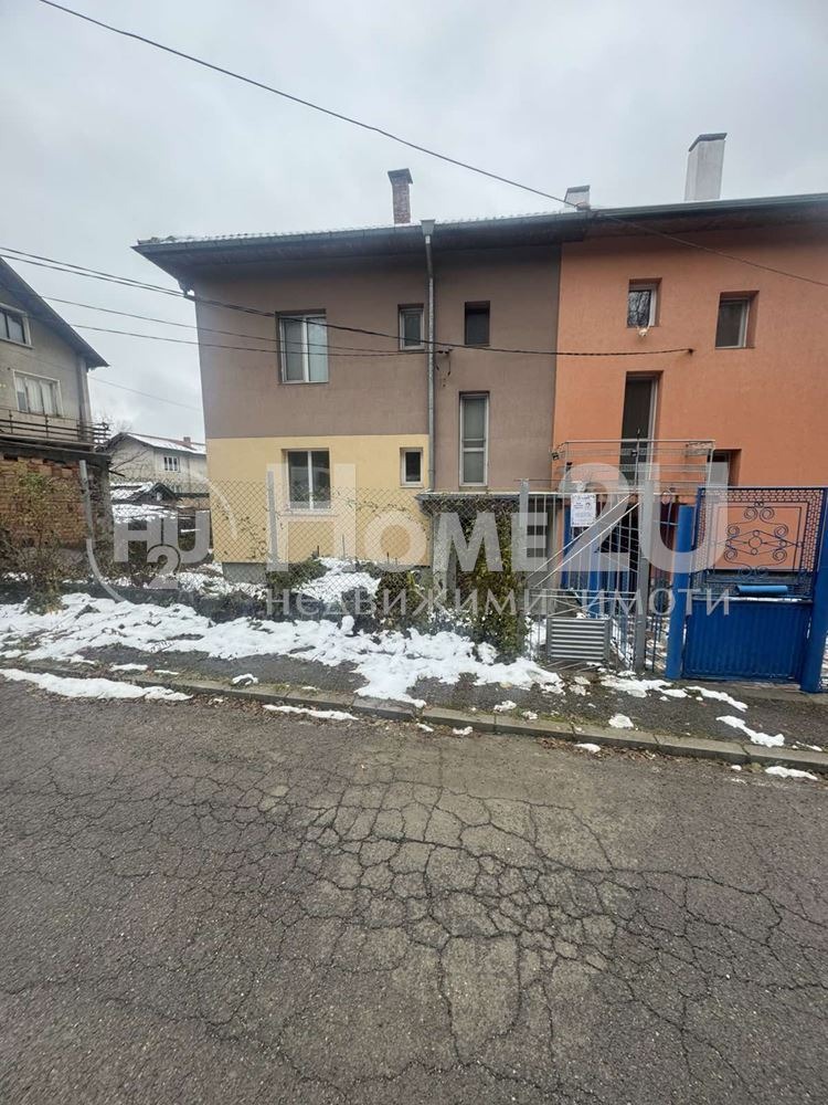 In vendita  2 camere da letto Pernik , Varosh , 75 mq | 14170569