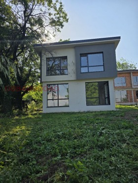 КЪЩА, 100 m2