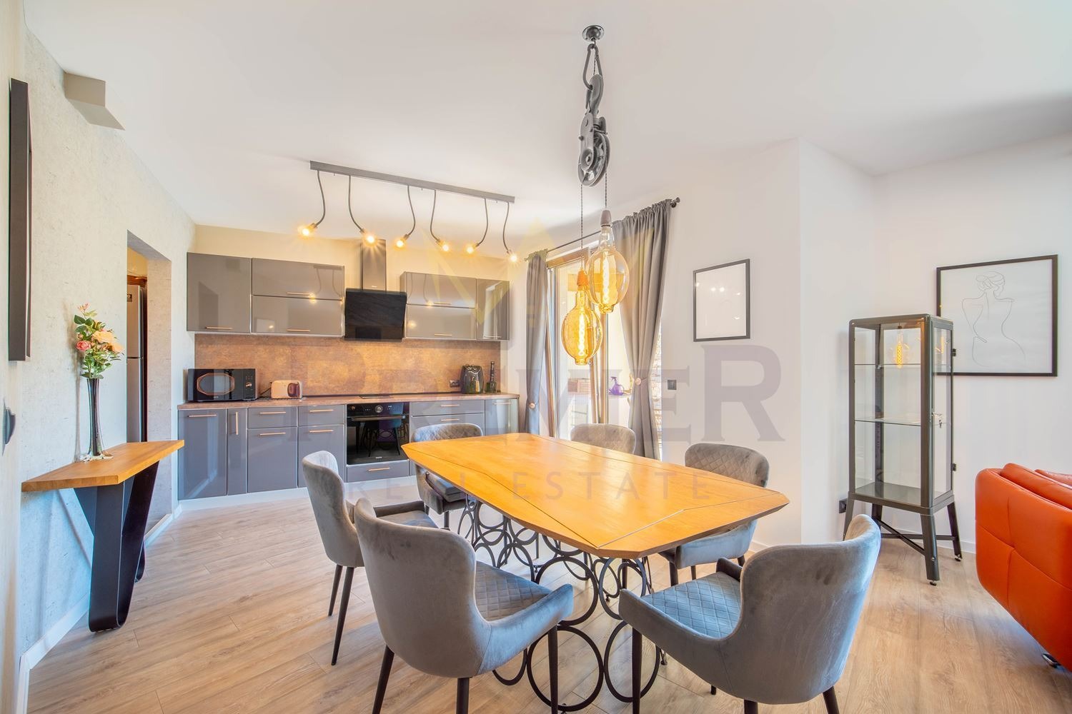 Продава 3-СТАЕН, гр. Варна, Бриз, снимка 3 - Апартаменти - 53731704