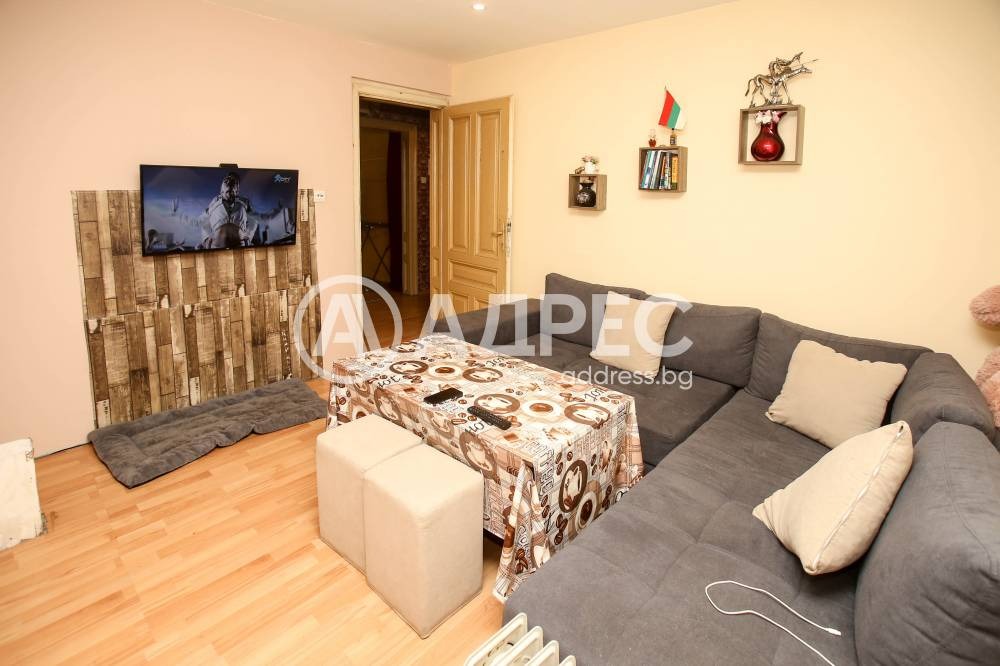 Продава ЕТАЖ ОТ КЪЩА, гр. София, Център, снимка 3 - Етаж от къща - 53703552