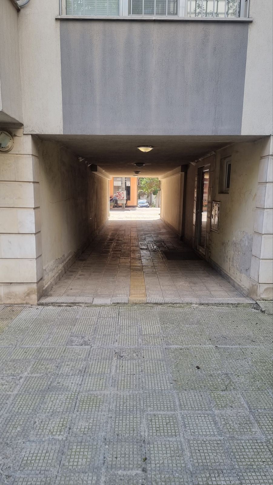 Продава ГАРАЖ, ПАРКОМЯСТО, гр. София, Център, снимка 2 - Гаражи и паркоместа - 51403879