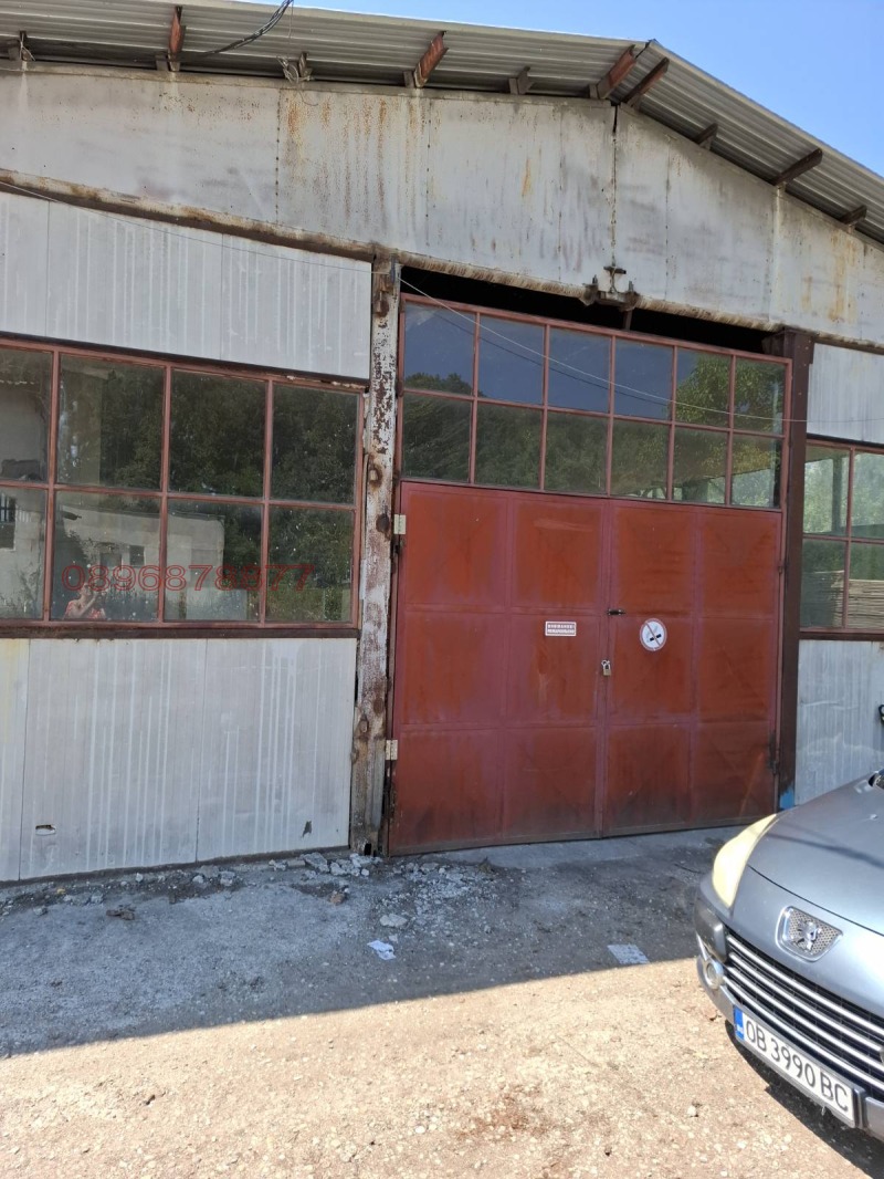 Продава ПРОМ. ПОМЕЩЕНИЕ в област Ловеч, с. Орешак - 1800 кв.м / 238 000 € » 465 487.54 лв.