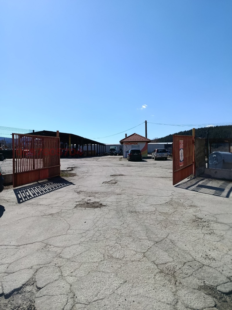 Продава ПРОМ. ПОМЕЩЕНИЕ в област София, гр. Самоков - 17285 кв.м / 2 000 000 € » 3 911 660.00 лв.