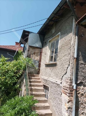 Продава къща област Перник гр. Радомир - [1] 