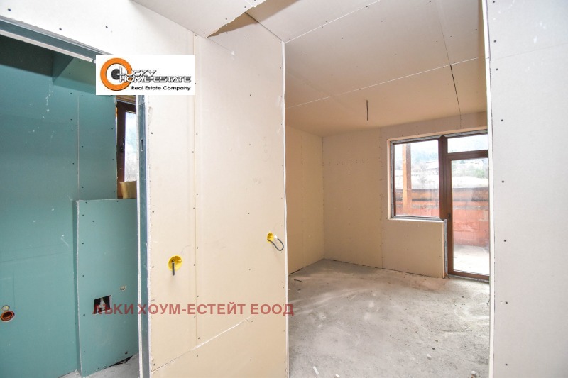 Продава КЪЩА, гр. Сапарева баня, област Кюстендил, снимка 11 - Къщи - 52990611