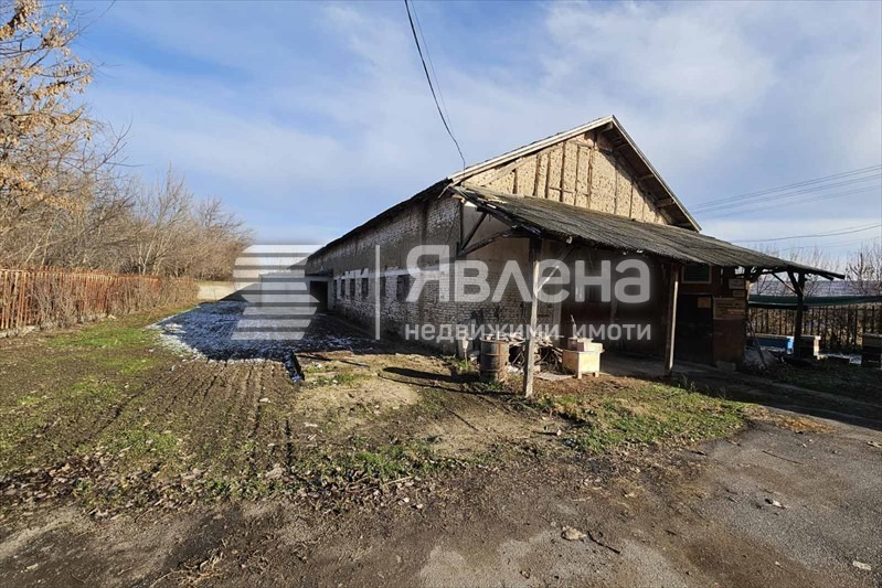 Продава  Пром. помещение област Пловдив , с. Дълго поле , 2199 кв.м | 24136233 - изображение [2]