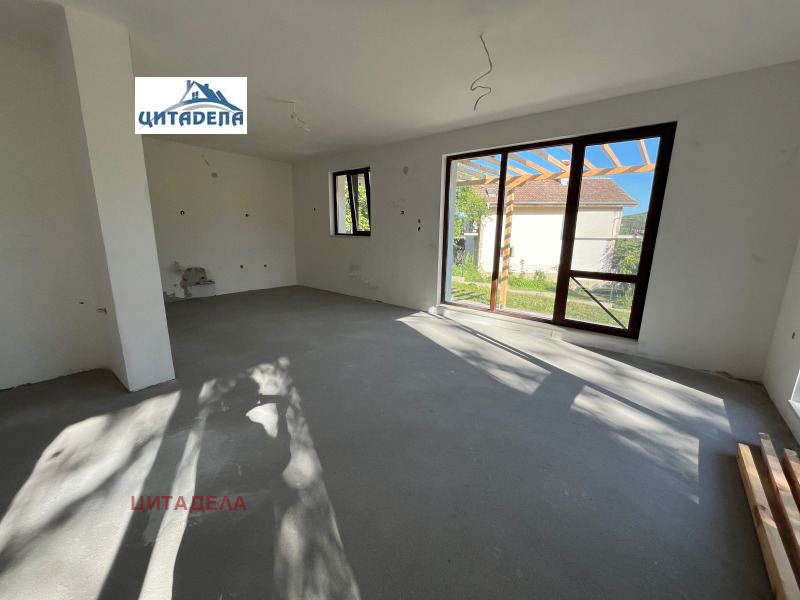 Myytävänä  Huvila Stara Zagoran alue , Borilovo , 160 neliömetriä | 75976594 - kuva [2]