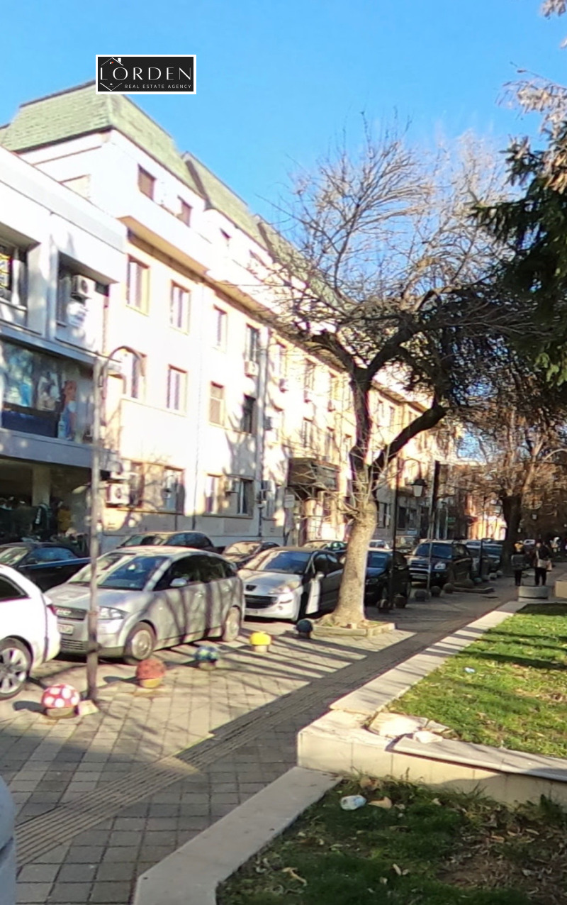 Продава МАГАЗИН в град Пазарджик, Идеален център - 33 кв.м / 105 000 € » 205 362.15 лв., ЛОРДЕН