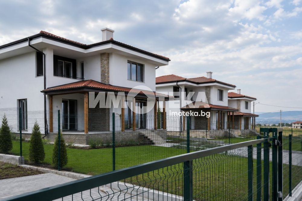 Продава КЪЩА, с. Гурмазово, област София област, снимка 9 - Къщи - 55985123