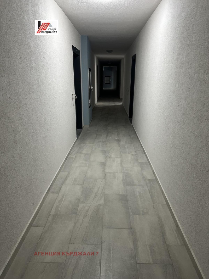 Продава 2-СТАЕН, гр. Кърджали, Възрожденци, снимка 2 - Апартаменти - 53070035