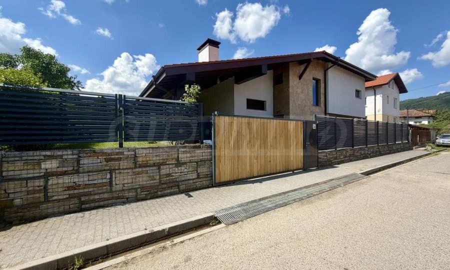 Продава КЪЩА, с. Радуил, област София област