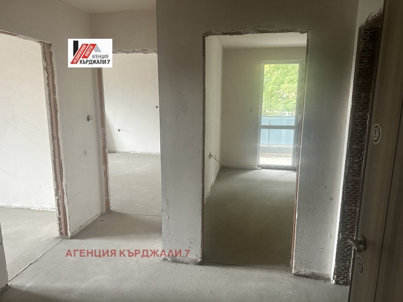 Продава 3-СТАЕН, гр. Кърджали, Център, снимка 2 - Апартаменти - 53424069