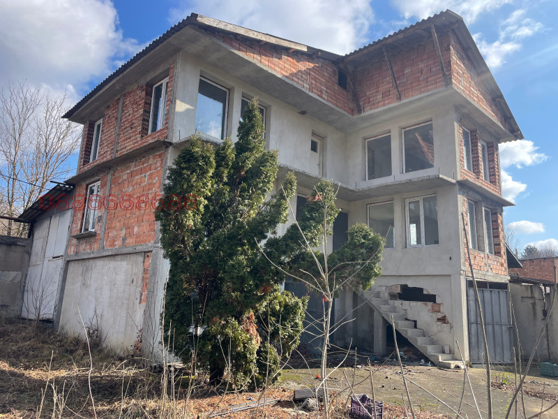 Продава ВИЛА в град Враца, Студентски град - 300 кв.м / 51 000 € » 99 747.33 лв.
