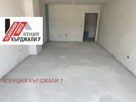 1 ložnice Vazroždenci, Kardžali