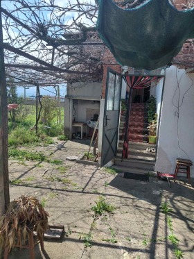 Продава  Къща, с. Момино село