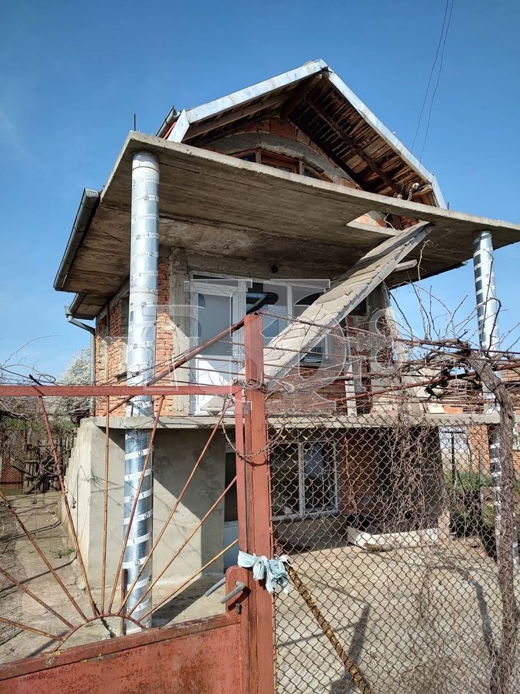 Продава КЪЩА, с. Карапелит, област Добрич