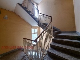 2-стаен град София, Докторски паметник 2