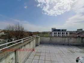 2-стаен град София, Докторски паметник 9