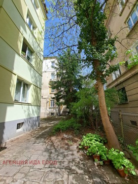 2-стаен град София, Докторски паметник 1