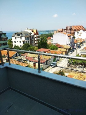 1 chambre Kolhozen pazar, Varna 1