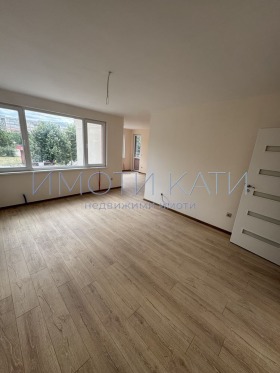 2 soveværelser Moshino, Pernik