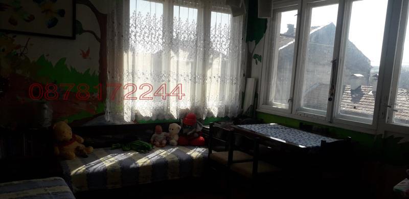 Продава ЕТАЖ ОТ КЪЩА, гр. Разград, Варош, снимка 8 - Етаж от къща - 52779322