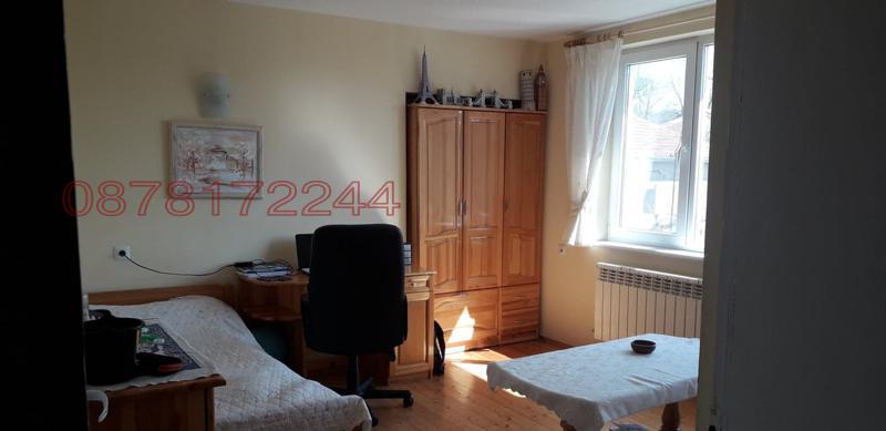 Продава ЕТАЖ ОТ КЪЩА, гр. Разград, Варош, снимка 7 - Етаж от къща - 52779322