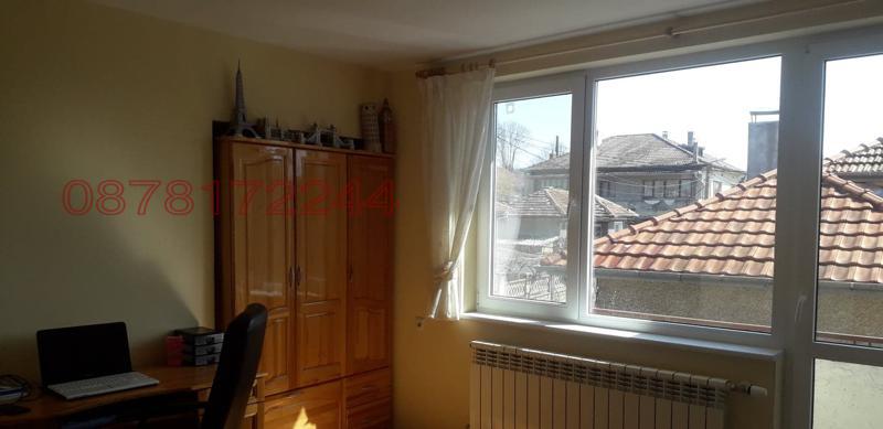 Продава ЕТАЖ ОТ КЪЩА, гр. Разград, Варош, снимка 4 - Етаж от къща - 52779322