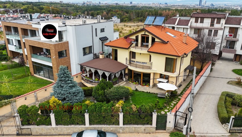 Продава  Къща град София , м-т Детски град , 267 кв.м | 90274383
