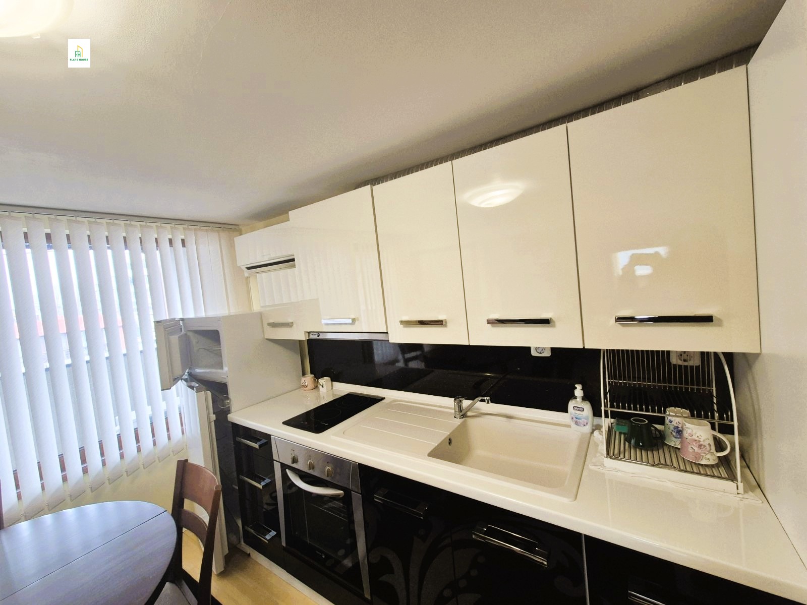 Продава 2-СТАЕН, гр. Варна, Левски 1