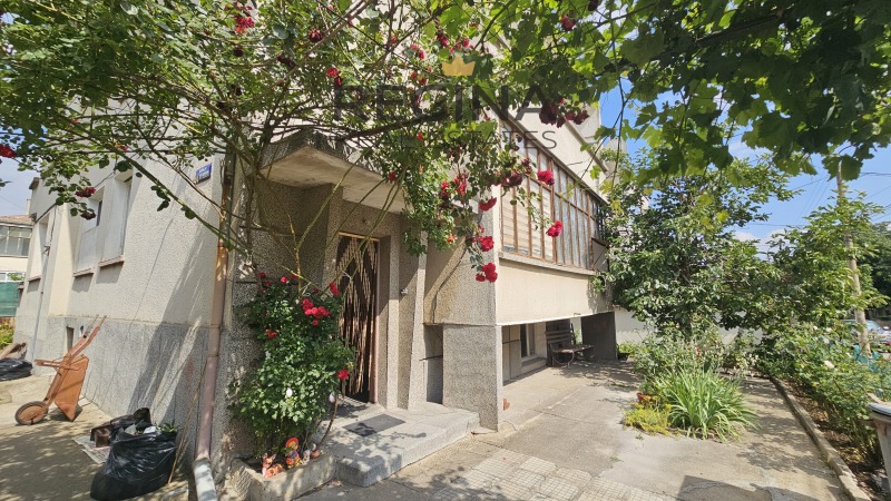 Продава  Етаж от къща област Пловдив , гр. Хисаря , 110 кв.м | 47257899 - изображение [2]