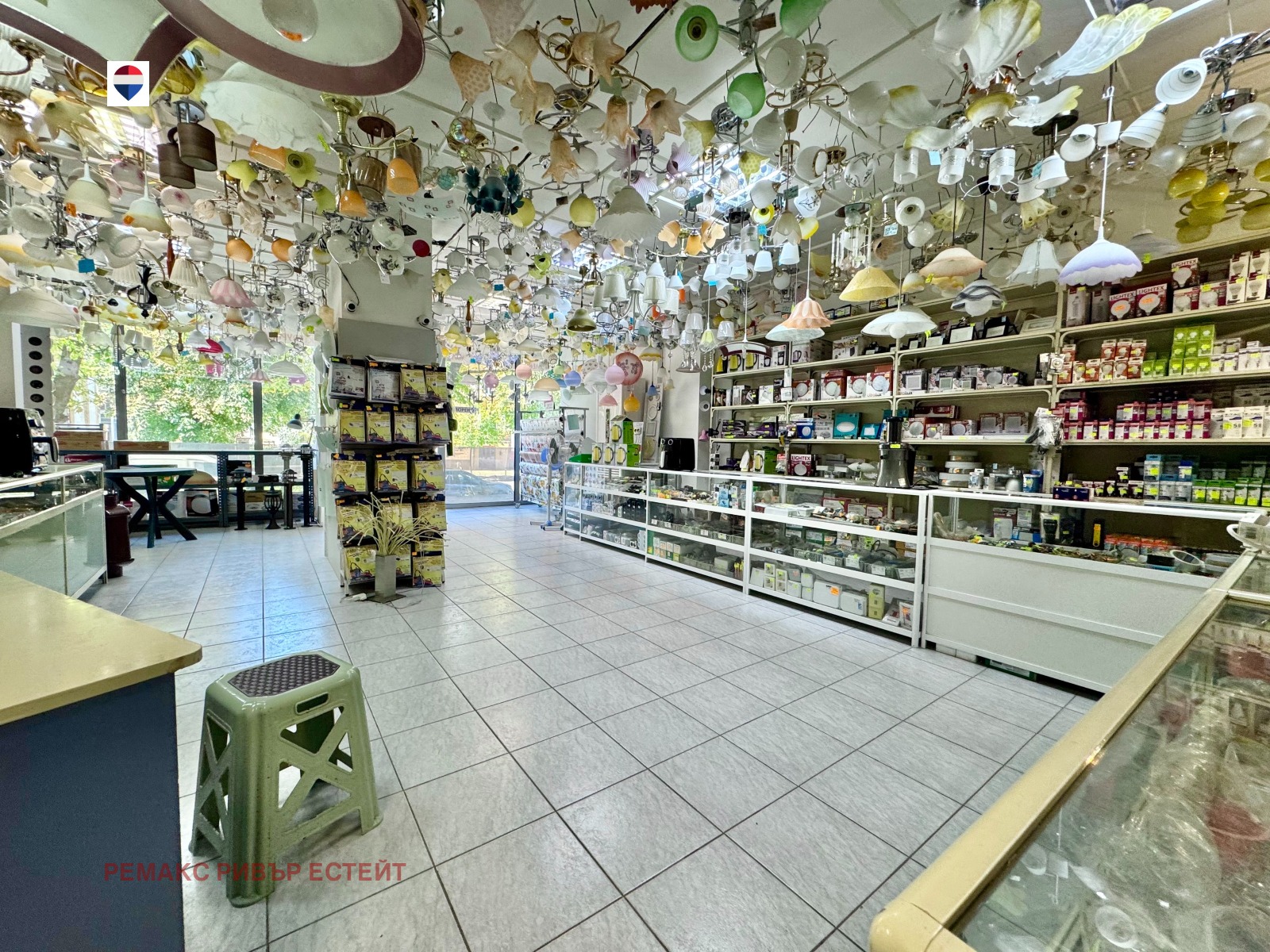 Продава МАГАЗИН, гр. Русе, Широк център, снимка 2 - Магазини - 56104480