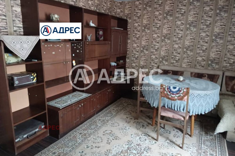 Продава КЪЩА, гр. Разград, Бели Лом, снимка 2 - Къщи - 47102438