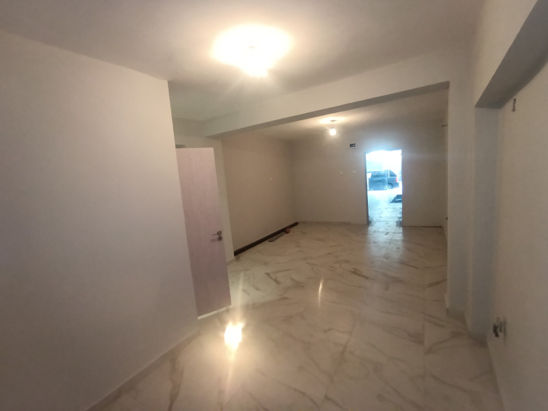 Продава МАГАЗИН, гр. Пловдив, Център, снимка 2 - Магазини - 52539469