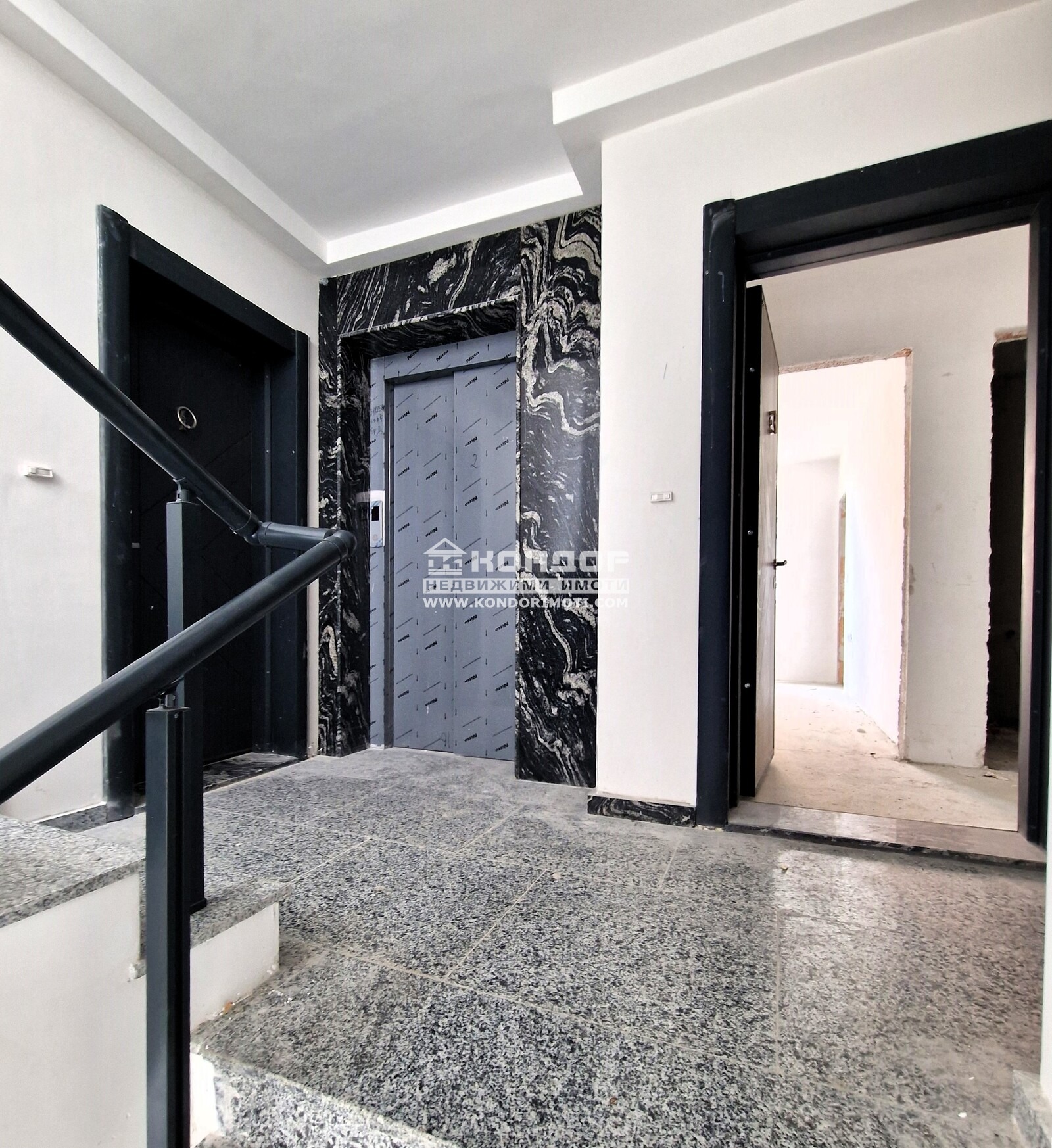 Продава 2-СТАЕН, гр. Пловдив, Въстанически, снимка 2 - Апартаменти - 49955817