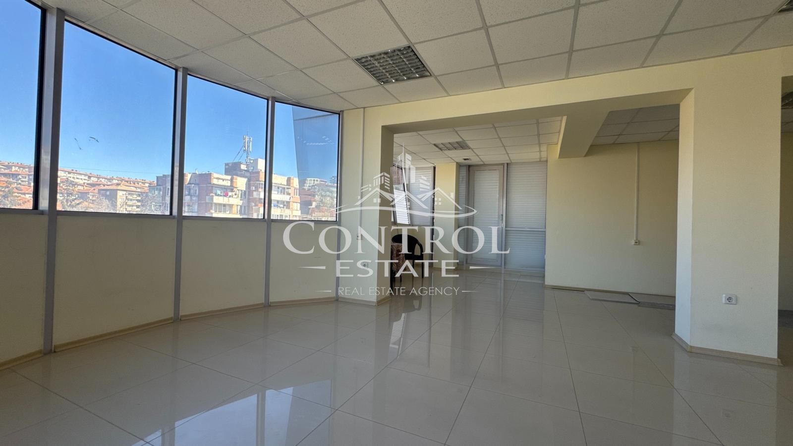 Продава ОФИС, гр. Велико Търново, Център, снимка 3 - Офиси - 54088827