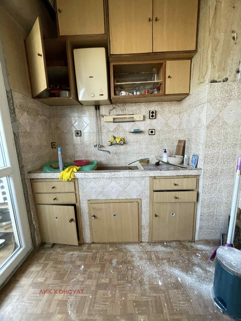 Продава  3-стаен град Търговище , Вароша , 70 кв.м | 85474602 - изображение [2]