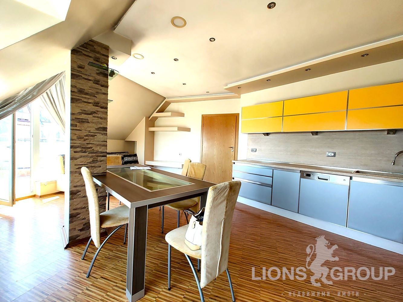 Продава МНОГОСТАЕН, гр. Варна, Център, снимка 3 - Апартаменти - 55041507