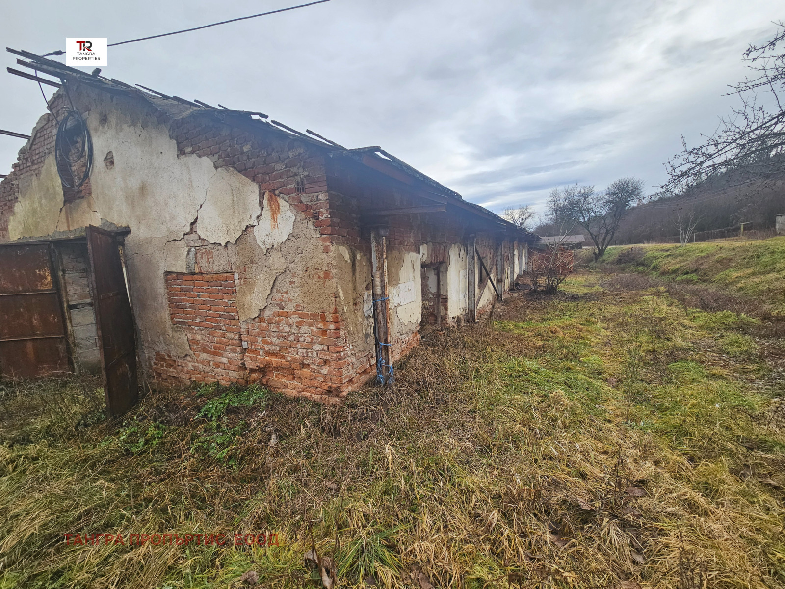 Продава ПРОМ. ПОМЕЩЕНИЕ, с. Светля, област Перник, снимка 2 - Производствени сгради - 53276682