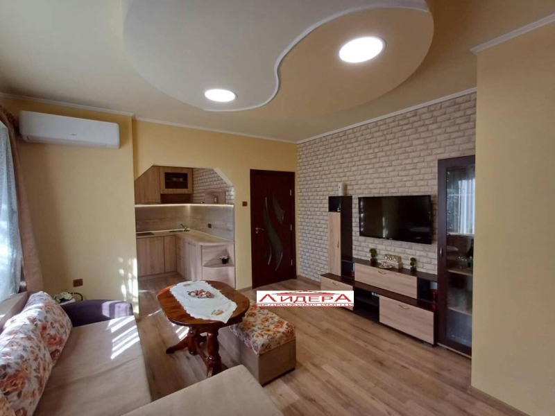 Продава ЕТАЖ ОТ КЪЩА, гр. Пловдив, Център, снимка 4 - Етаж от къща - 48115866